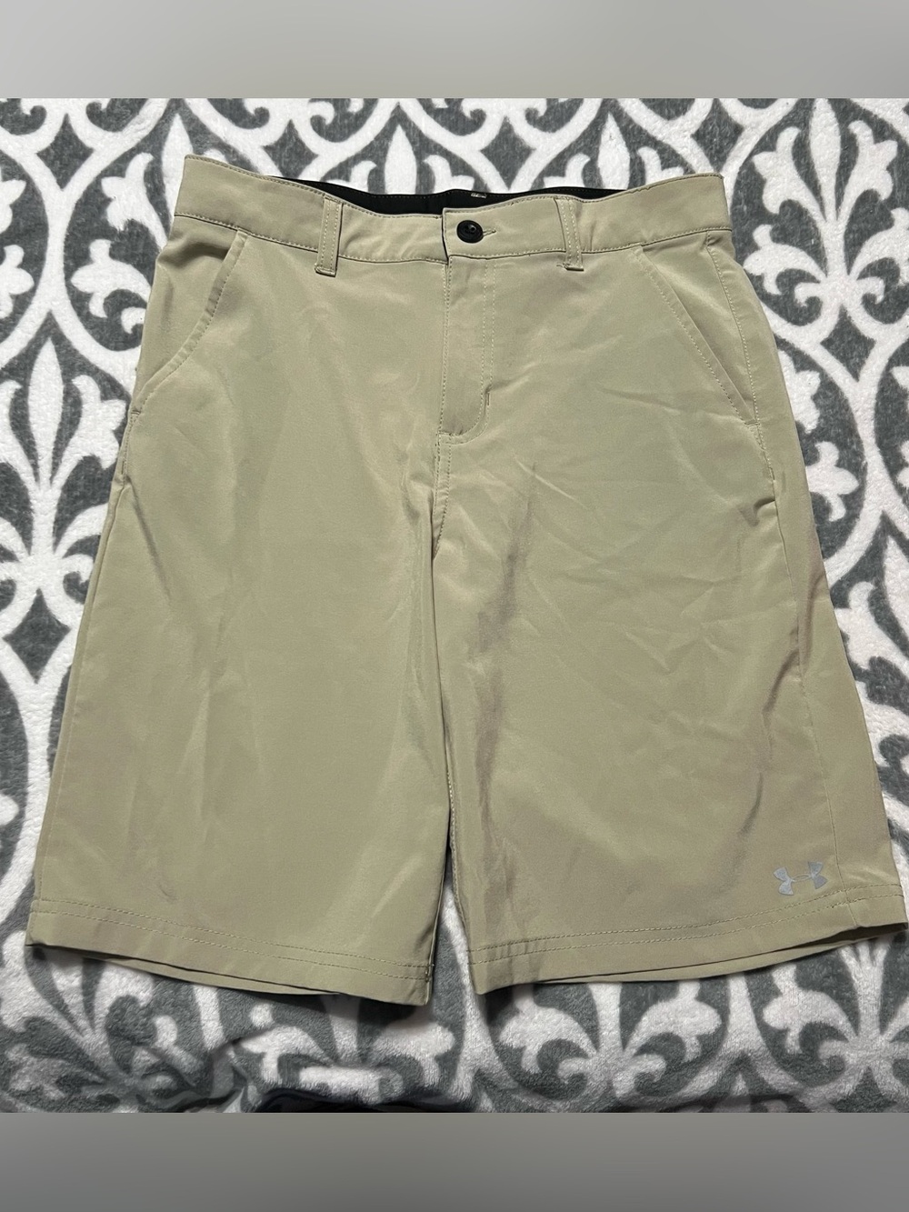 Under Armour Youth Boys Athletic Khaki Beige Shorts Size 16